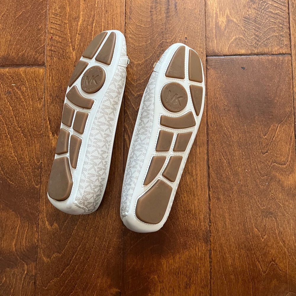 Michael Kors Gray Flats with Gold Logo - Picture 3 of 4